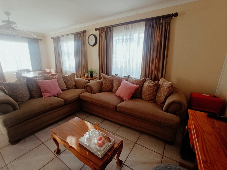 3 Bedroom Property for Sale in Kannoniers Park North West